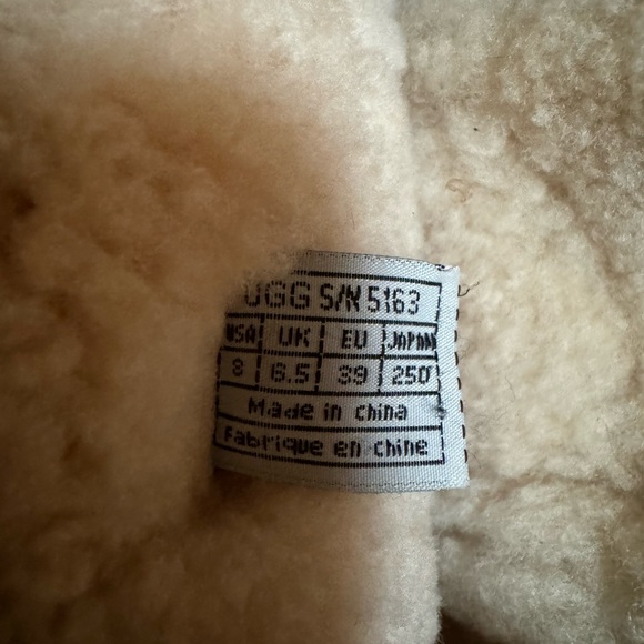 Uggs tall lace up boot - Picture 5 of 6